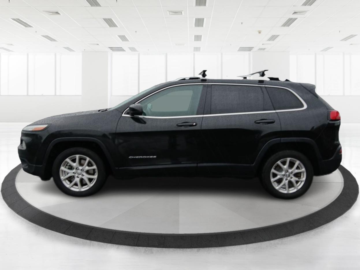 2014 Jeep Cherokee Latitude FWD (1C4PJLCS6EW) with an 3.2L V6 DOHC 24V engine, 9-Speed Automatic transmission, located at 1951 S Dayton Lakeview Rd., New Carlisle, OH, 45344, (937) 908-9800, 39.890999, -84.050255 - One Owner - Photo#5