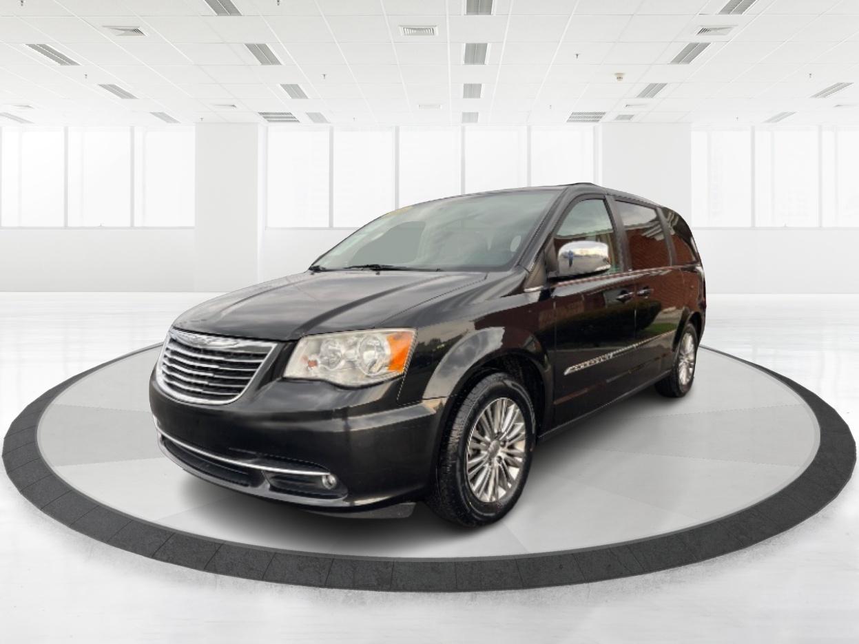 2014 Chrysler Town and Country Touring-L (2C4RC1CG7ER) with an 3.6L V6 DOHC 24V engine, 6-Speed Automatic transmission, located at 1230 East Main St, Xenia, OH, 45385, (937) 908-9800, 39.688026, -83.910172 - 2014 Chrysler Town and Country Touring-L - Photo#5