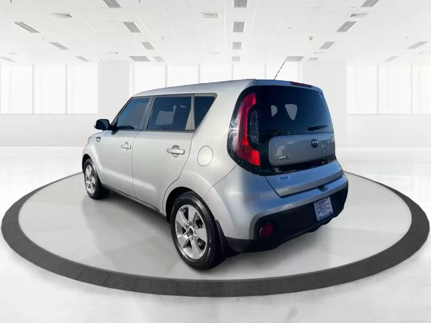 2018 Kia Soul Base 6A (KNDJN2A29J7) with an 1.6L L4 DOHC 16V engine, 6-Speed Automatic transmission, located at 1230 East Main St, Xenia, OH, 45385, (937) 908-9800, 39.688026, -83.910172 - Photo#4