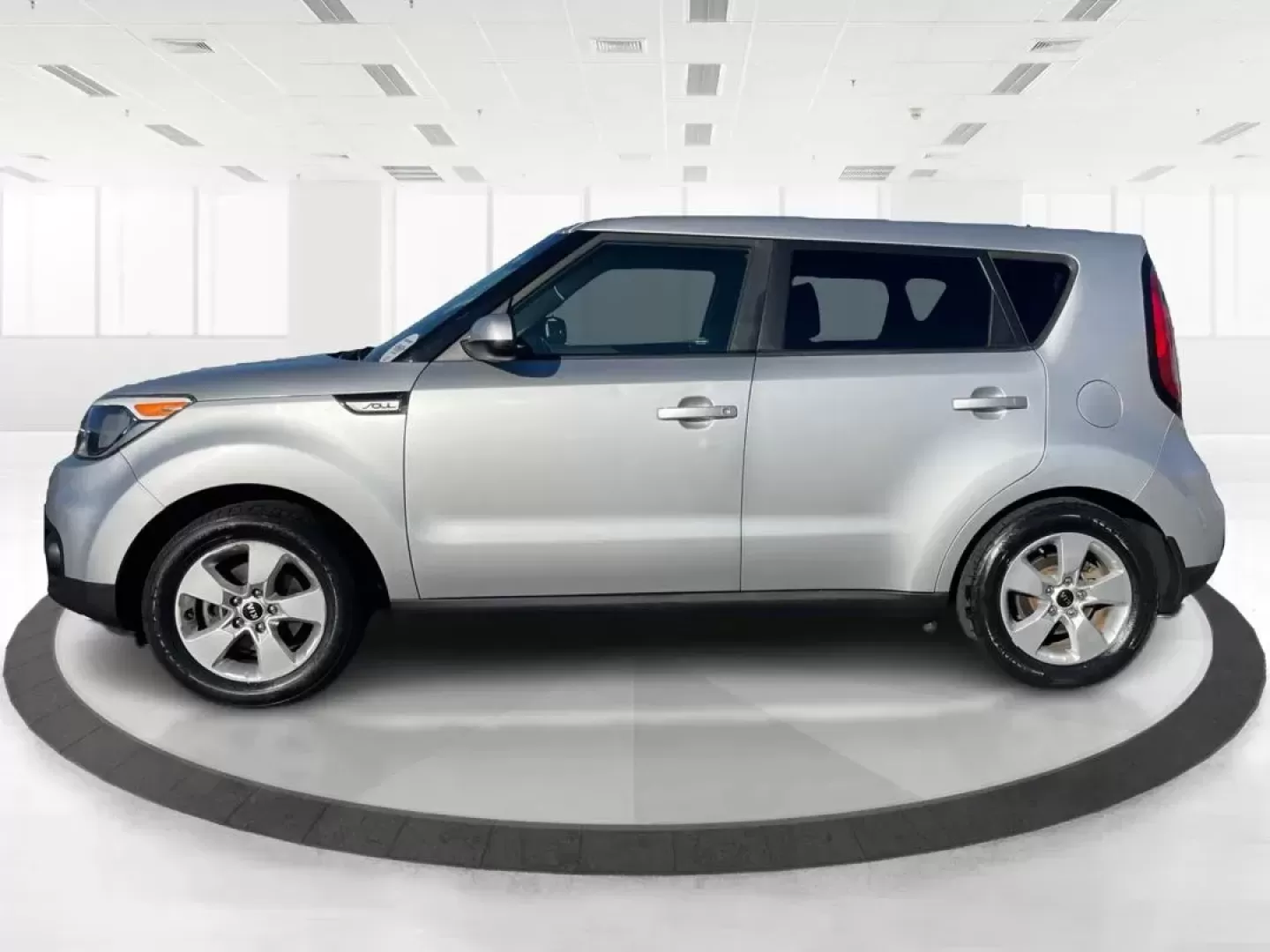 2018 Kia Soul Base 6A (KNDJN2A29J7) with an 1.6L L4 DOHC 16V engine, 6-Speed Automatic transmission, located at 1230 East Main St, Xenia, OH, 45385, (937) 908-9800, 39.688026, -83.910172 - Photo#5