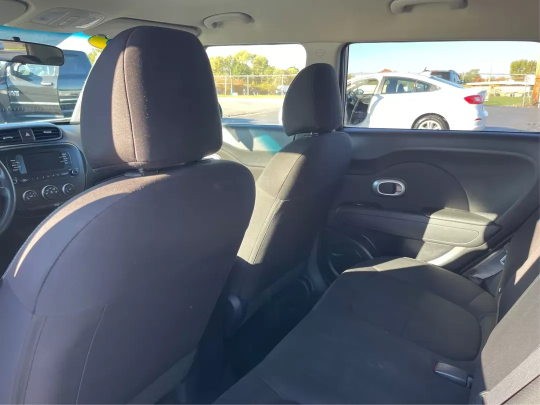 2018 Kia Soul Base 6A (KNDJN2A29J7) with an 1.6L L4 DOHC 16V engine, 6-Speed Automatic transmission, located at 1230 East Main St, Xenia, OH, 45385, (937) 908-9800, 39.688026, -83.910172 - Photo#9