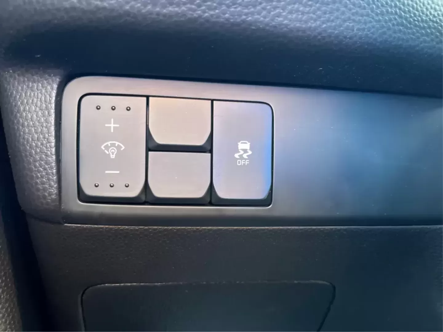 2018 Kia Soul Base 6A (KNDJN2A29J7) with an 1.6L L4 DOHC 16V engine, 6-Speed Automatic transmission, located at 1230 East Main St, Xenia, OH, 45385, (937) 908-9800, 39.688026, -83.910172 - Photo#16