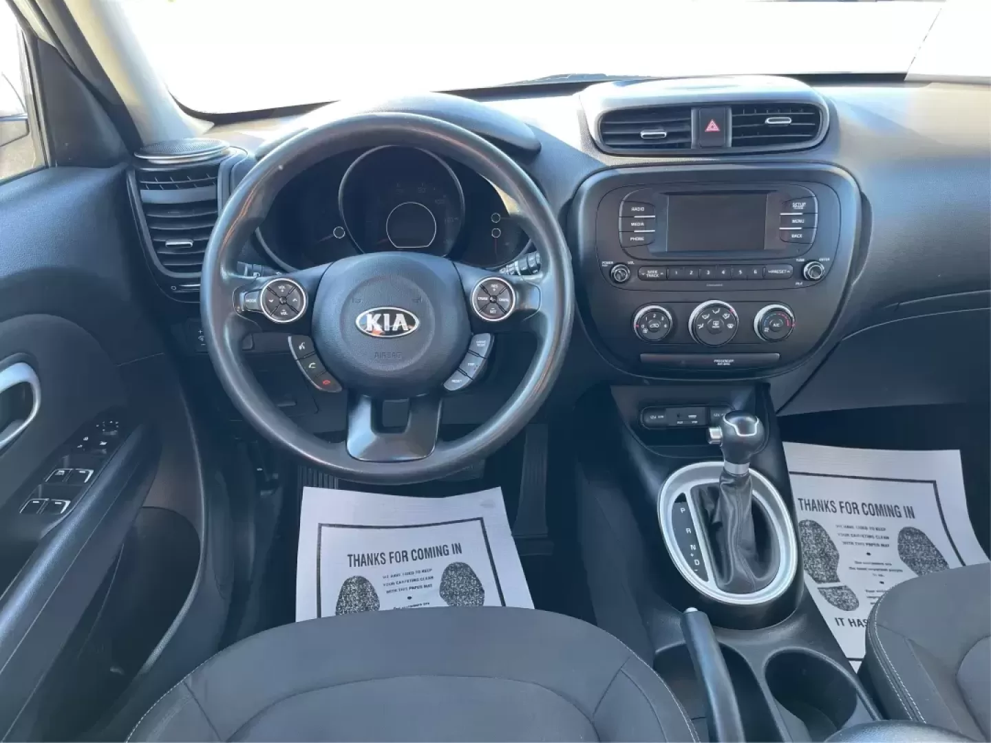 2018 Kia Soul Base 6A (KNDJN2A29J7) with an 1.6L L4 DOHC 16V engine, 6-Speed Automatic transmission, located at 1230 East Main St, Xenia, OH, 45385, (937) 908-9800, 39.688026, -83.910172 - Photo#20