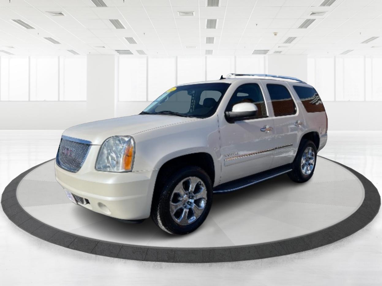 2014 GMC Yukon Denali 4WD (1GKS2EEFXER) with an 6.2L V8 OHV 16V engine, 6-Speed Automatic transmission, located at 1184 Kauffman Ave, Fairborn, OH, 45324, (937) 908-9800, 39.807072, -84.030914 - Photo#5