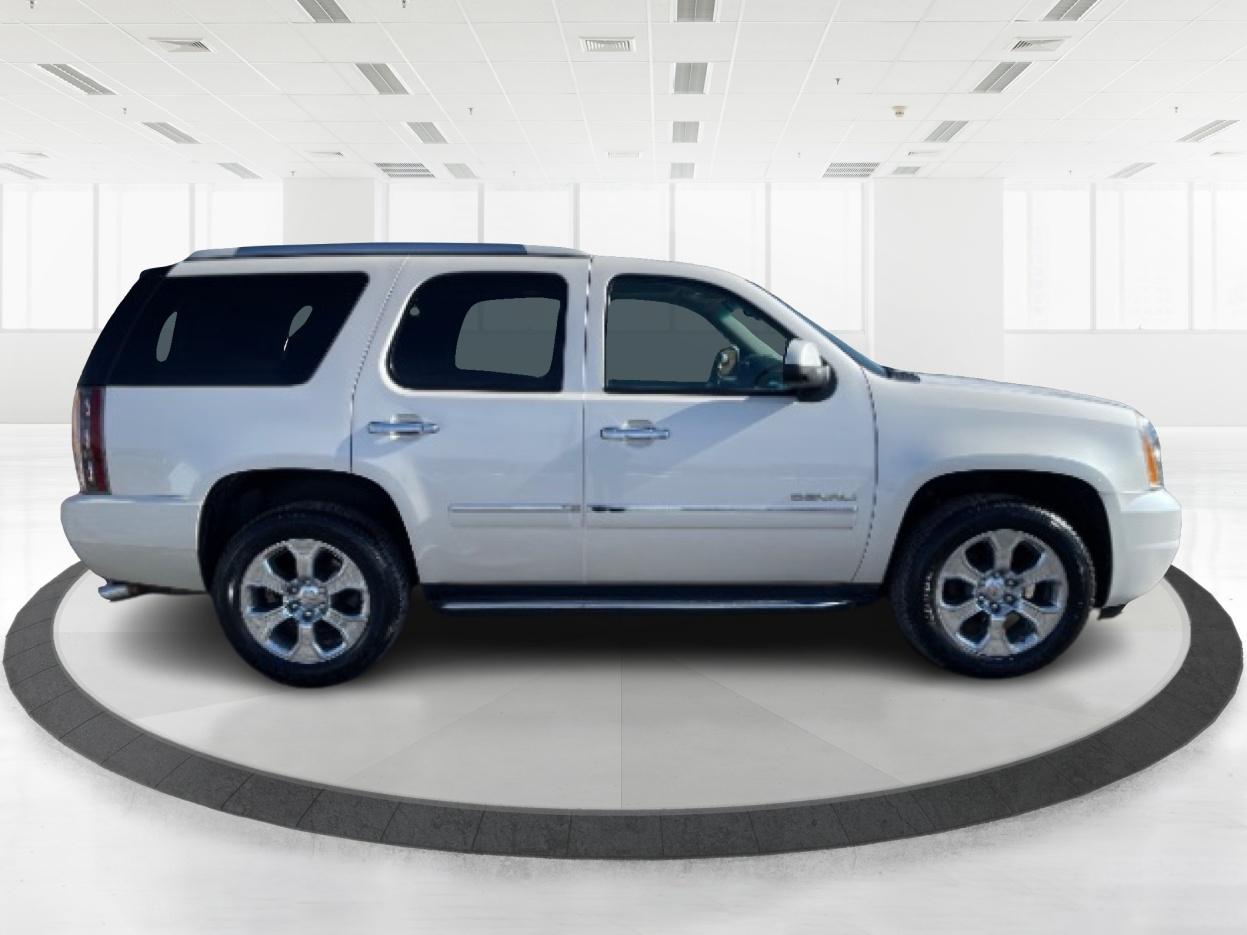 2014 GMC Yukon Denali 4WD (1GKS2EEFXER) with an 6.2L V8 OHV 16V engine, 6-Speed Automatic transmission, located at 1099 N County Rd 25A , Troy, OH, 45373, (937) 908-9800, 40.057079, -84.212883 - Third Row - Photo#15