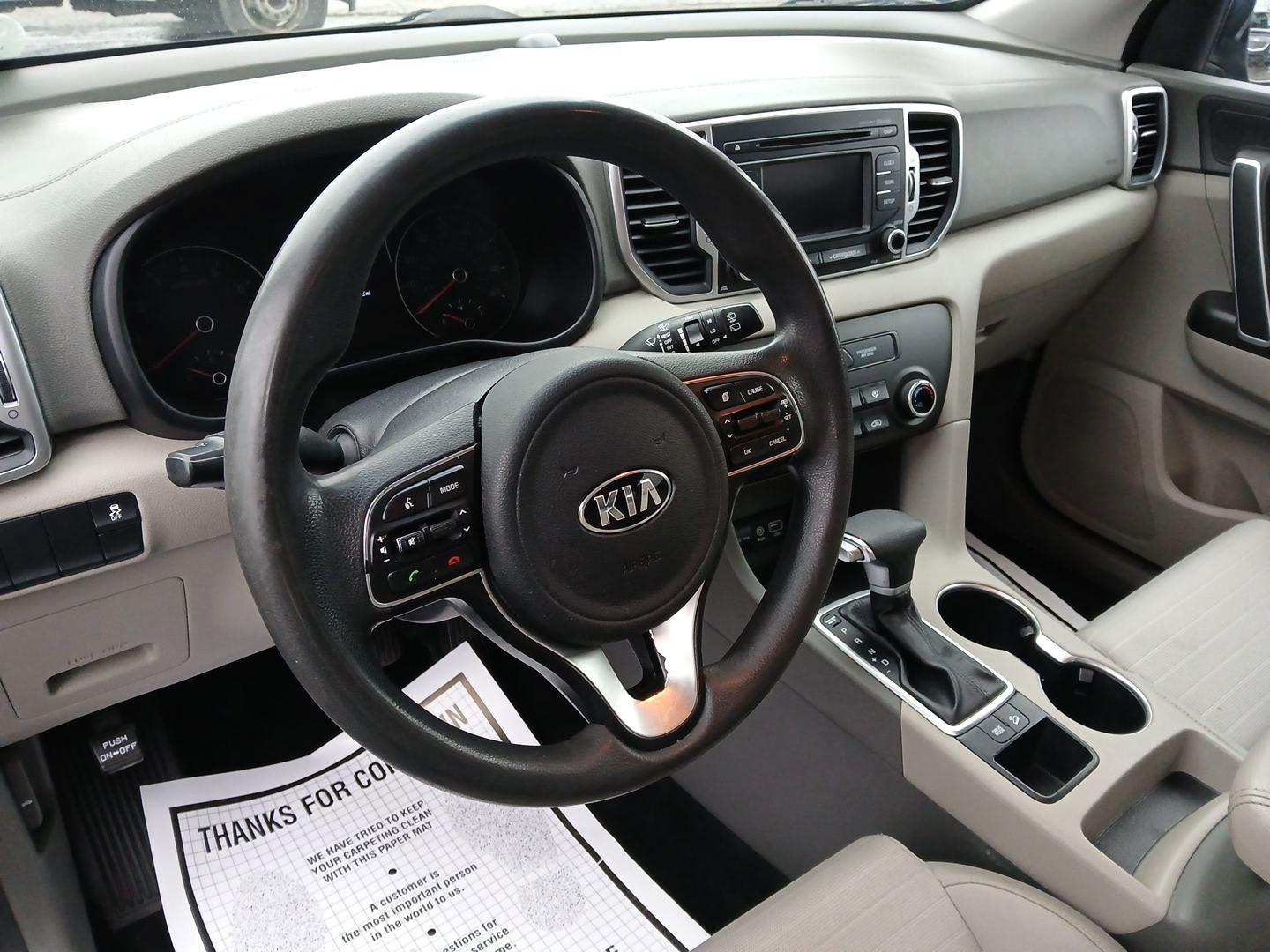 2018 Kia Sportage LX FWD (KNDPM3AC3J7) with an 2.4L V6 DOHC 24V engine, 6-Speed Automatic transmission, located at 4508 South Dixie Dr, Moraine, OH, 45439, (937) 908-9800, 39.689976, -84.218452 - Photo#8