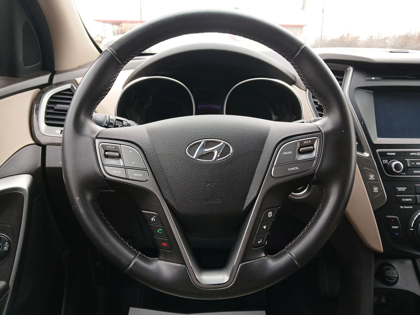 2017 Hyundai Santa Fe Sport 2.4 FWD (5NMZU3LB6HH) with an 2.4L L4 DOHC 16V engine, 6-Speed Automatic transmission, located at 1230 East Main St, Xenia, OH, 45385, (937) 908-9800, 39.688026, -83.910172 - 2017 Hyundai Santa Fe Sport 2.4 FWD - Photo#15