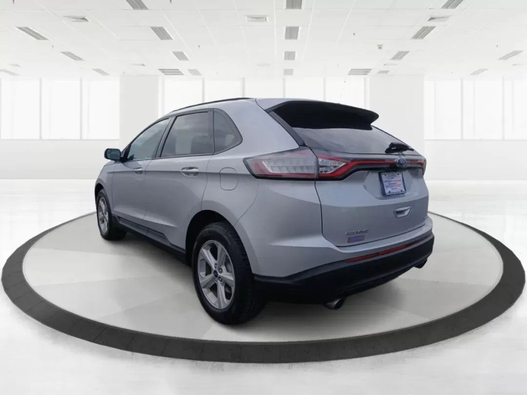 2016 Ford Edge SE AWD (2FMPK4G95GB) with an 2.0L L4 DOHC 16V engine, 6-Speed Automatic transmission, located at 880 E. National Road, Vandalia, OH, 45377, (937) 908-9800, 39.891918, -84.183594 - 2016 Ford Edge SE AWD - Photo#5