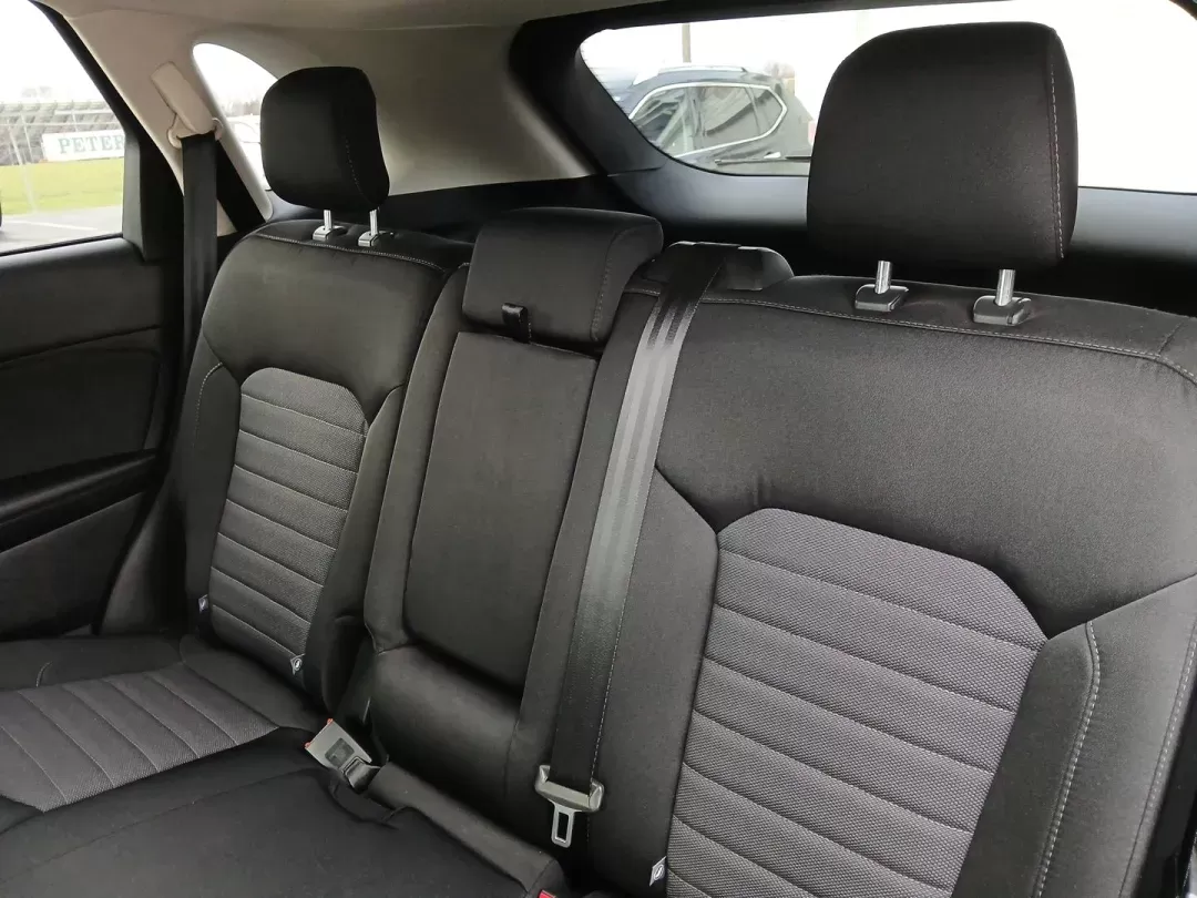 2016 Ford Edge SE AWD (2FMPK4G95GB) with an 2.0L L4 DOHC 16V engine, 6-Speed Automatic transmission, located at 880 E. National Road, Vandalia, OH, 45377, (937) 908-9800, 39.891918, -84.183594 - 2016 Ford Edge SE AWD - Photo#10