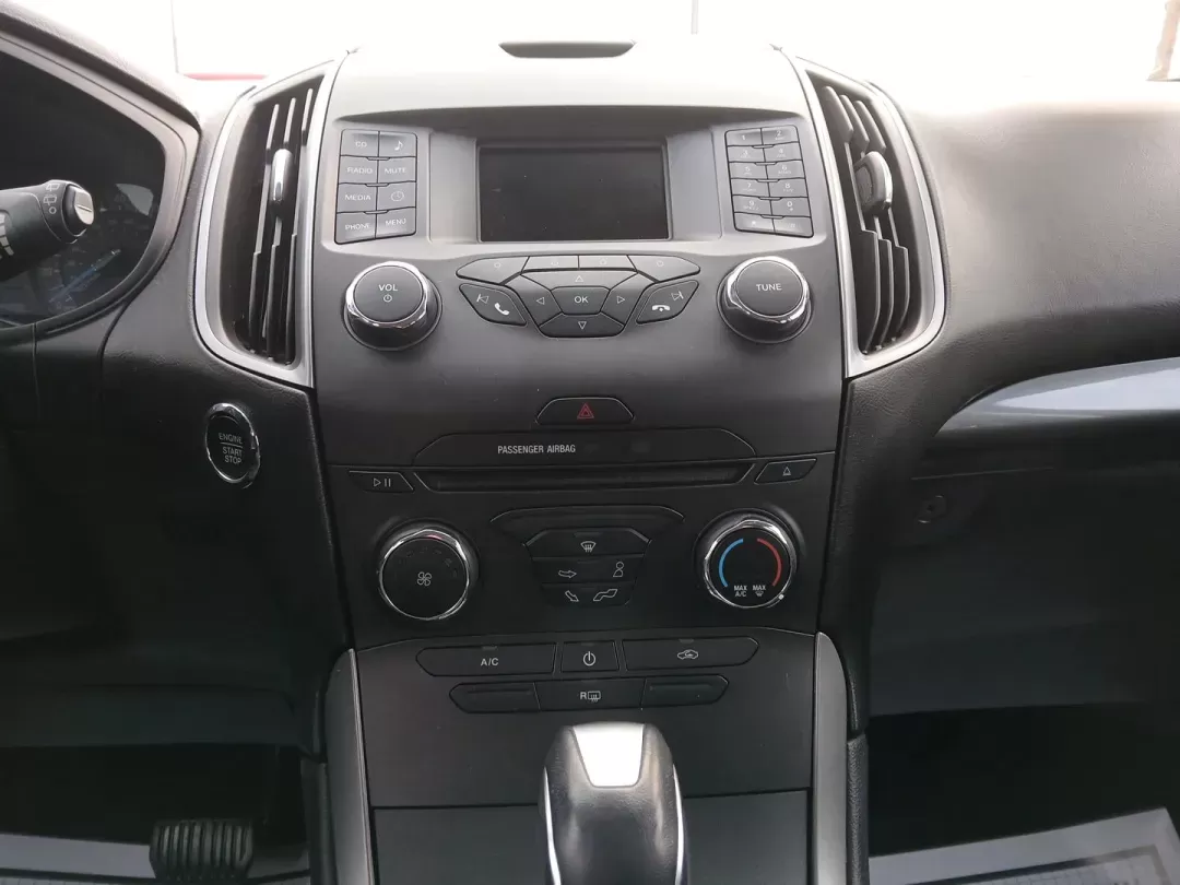 2016 Ford Edge SE AWD (2FMPK4G95GB) with an 2.0L L4 DOHC 16V engine, 6-Speed Automatic transmission, located at 880 E. National Road, Vandalia, OH, 45377, (937) 908-9800, 39.891918, -84.183594 - 2016 Ford Edge SE AWD - Photo#13