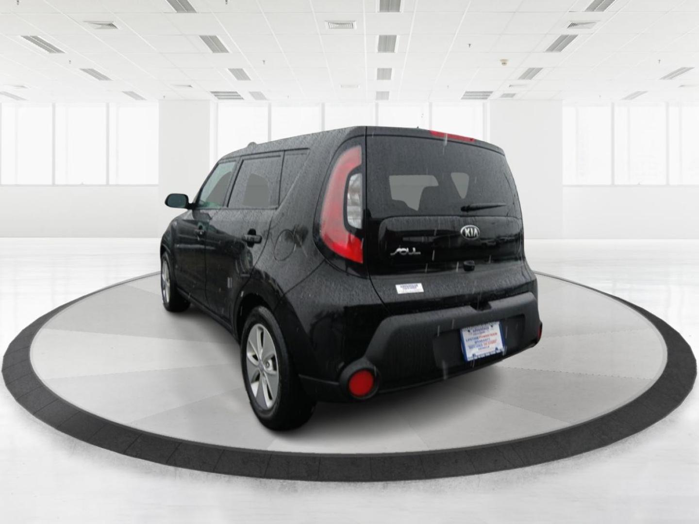 2015 Kia Soul Base (KNDJN2A26F7) with an 1.6L L4 DOHC 16V engine, located at 1230 East Main St, Xenia, OH, 45385, (937) 908-9800, 39.688026, -83.910172 - 2015 Kia Soul Base - Photo#4