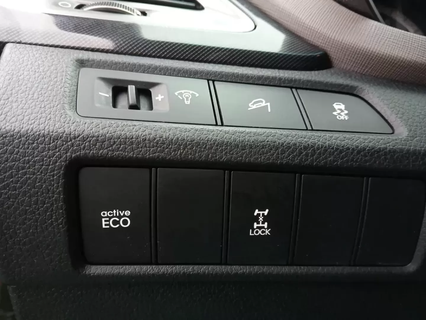 2016 Hyundai Santa Fe Sport 2.4 AWD (5XYZUDLB9GG) with an 2.4L L4 DOHC 16V engine, 6-Speed Automatic transmission, located at 880 E. National Road, Vandalia, OH, 45377, (937) 908-9800, 39.891918, -84.183594 - Photo#17