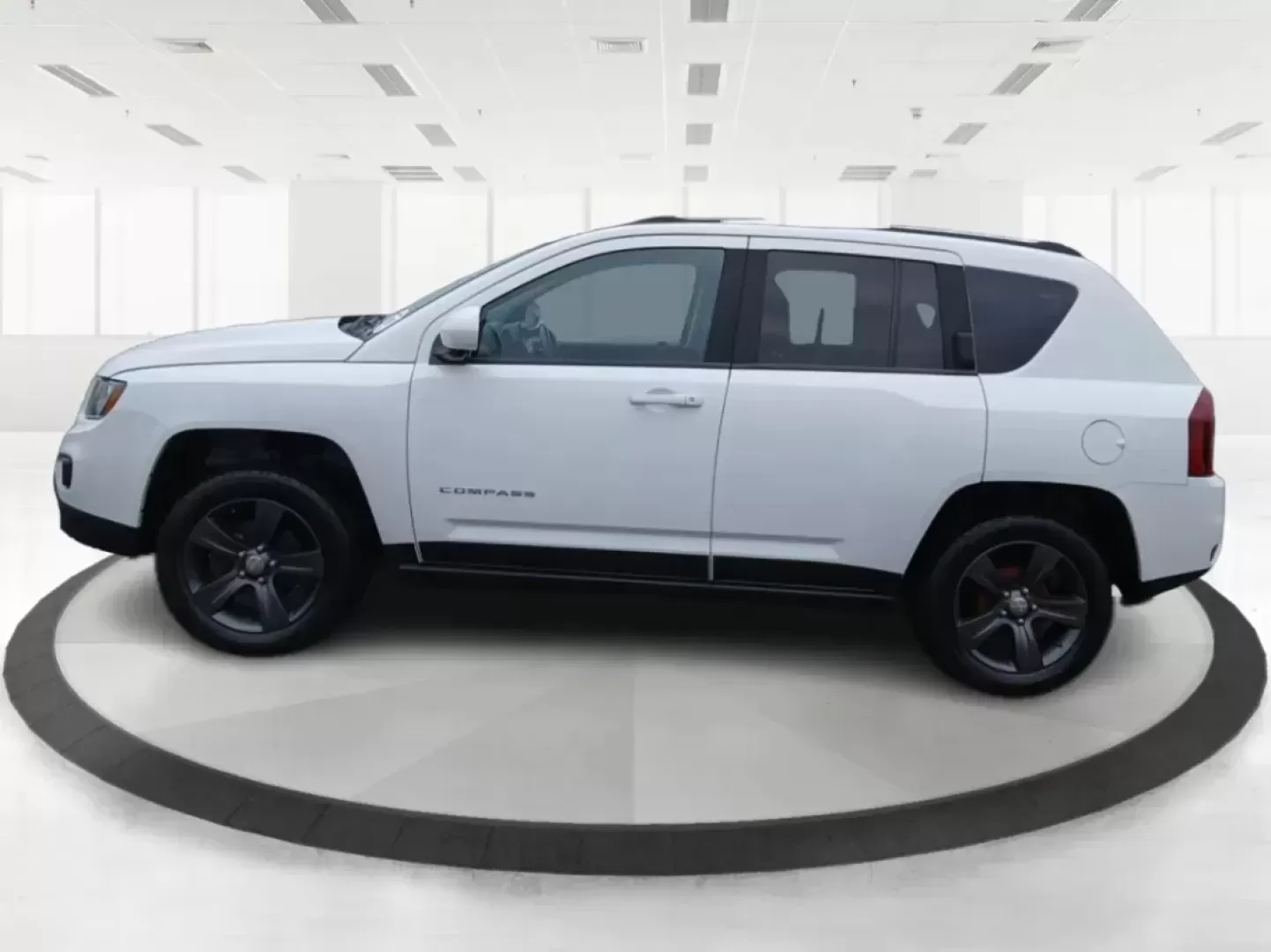 2016 Jeep Compass Latitude FWD (1C4NJCEA3GD) with an 2.0L L4 DOHC 16V engine, Continuously Variable Transmission transmission, located at 880 E. National Road, Vandalia, OH, 45377, (937) 908-9800, 39.891918, -84.183594 - 2016 Jeep Compass Latitude FWD - Photo#6