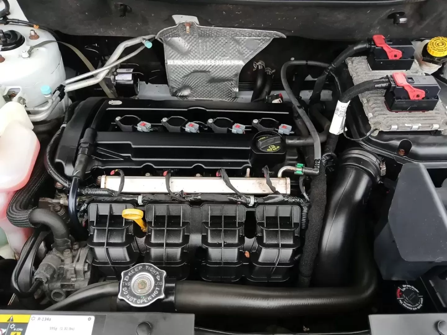 2016 Jeep Compass Latitude FWD (1C4NJCEA3GD) with an 2.0L L4 DOHC 16V engine, Continuously Variable Transmission transmission, located at 880 E. National Road, Vandalia, OH, 45377, (937) 908-9800, 39.891918, -84.183594 - 2016 Jeep Compass Latitude FWD - Photo#11