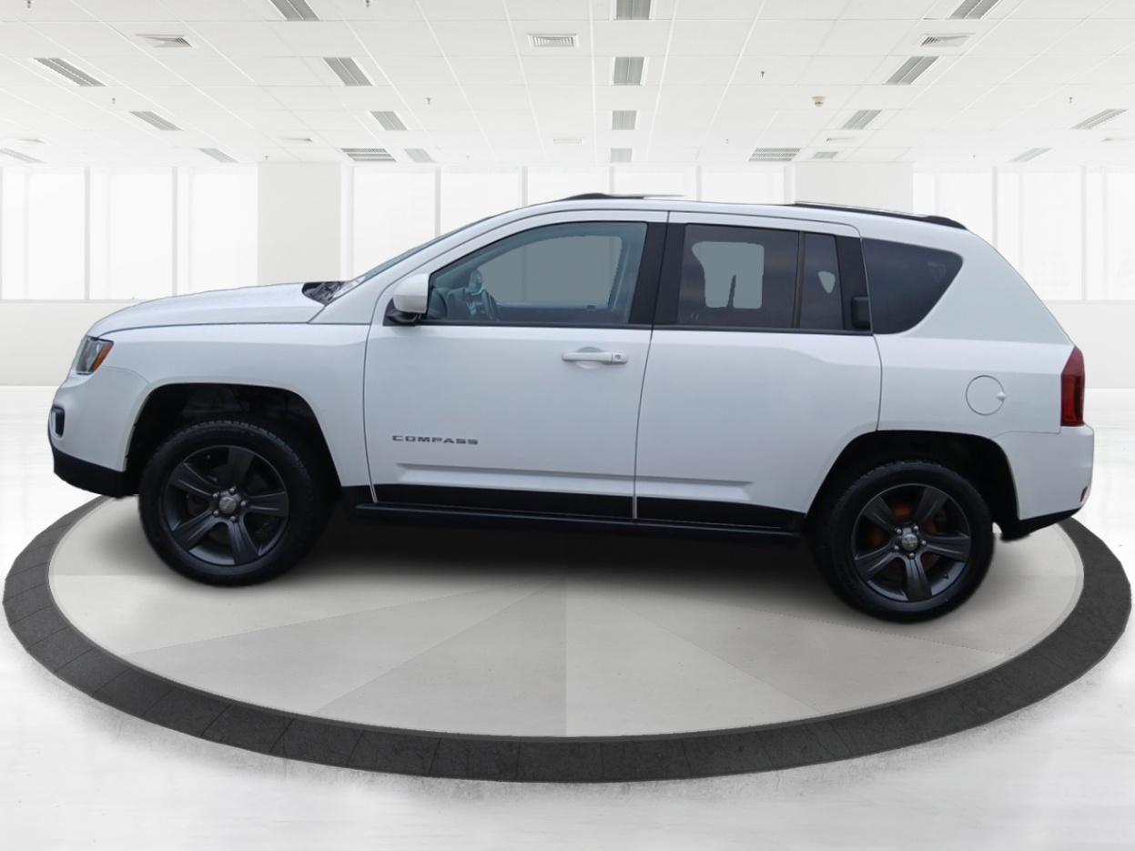 2016 Jeep Compass Latitude FWD (1C4NJCEA3GD) with an 2.0L L4 DOHC 16V engine, Continuously Variable Transmission transmission, located at 1099 N County Rd 25A , Troy, OH, 45373, (937) 908-9800, 40.057079, -84.212883 - 2016 Jeep Compass Latitude FWD - Photo#5