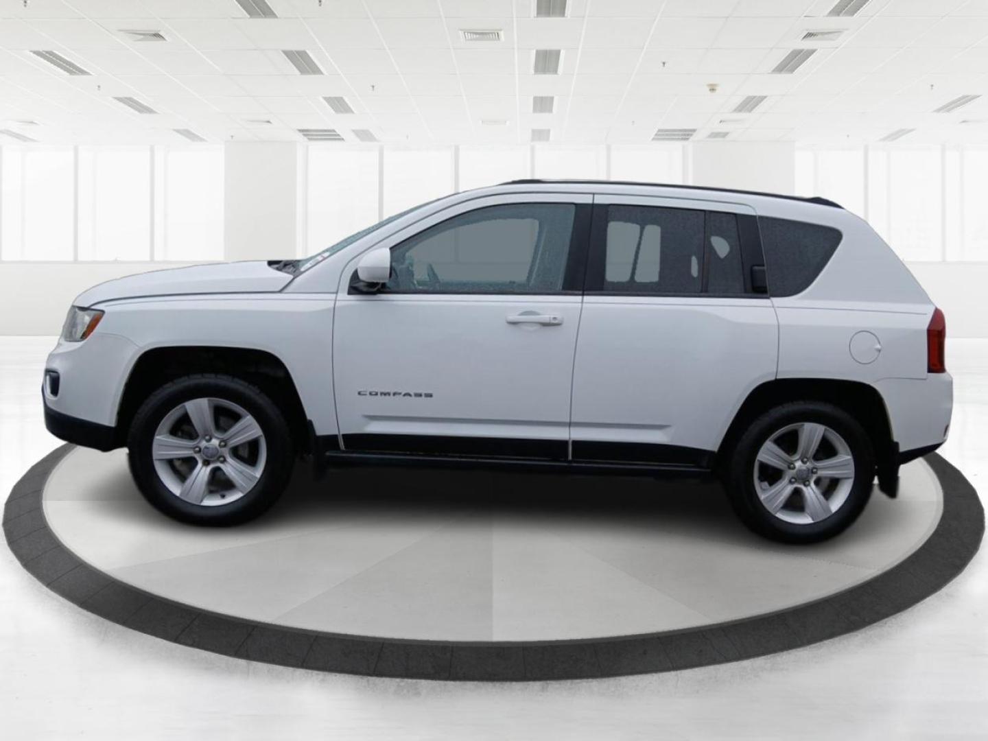 2015 Jeep Compass Latitude 4WD (1C4NJDEB2FD) with an 2.4L L4 DOHC 16V engine, 6-Speed Automatic transmission, located at 4508 South Dixie Dr, Moraine, OH, 45439, (937) 908-9800, 39.689976, -84.218452 - 2015 Jeep Compass Latitude 4WD - Photo#5