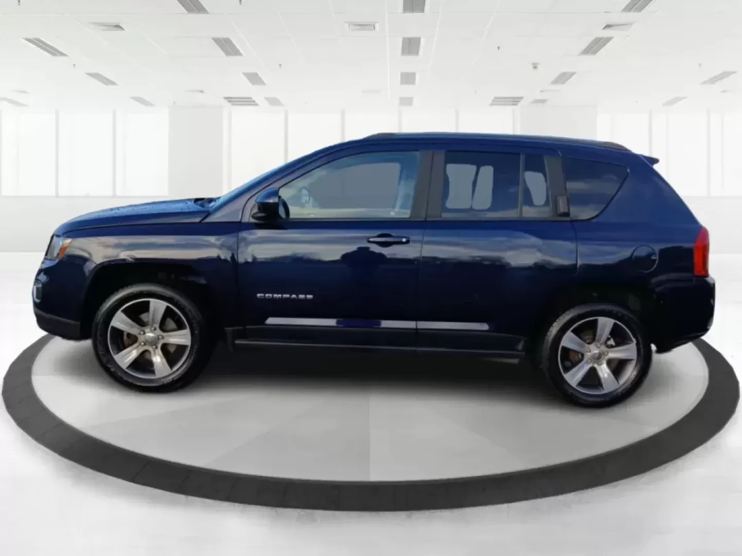 2016 Jeep Compass Latitude 4WD (1C4NJDEB7GD) with an 2.4L L4 DOHC 16V engine, 6-Speed Automatic transmission, located at 401 Woodman Dr, Riverside, OH, 45431, (937) 908-9800, 39.760899, -84.123421 - 2016 Jeep Compass Latitude 4WD - Photo#5