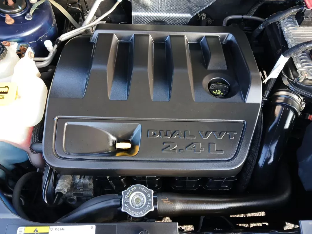 2016 Jeep Compass Latitude 4WD (1C4NJDEB7GD) with an 2.4L L4 DOHC 16V engine, 6-Speed Automatic transmission, located at 401 Woodman Dr, Riverside, OH, 45431, (937) 908-9800, 39.760899, -84.123421 - 2016 Jeep Compass Latitude 4WD - Photo#10