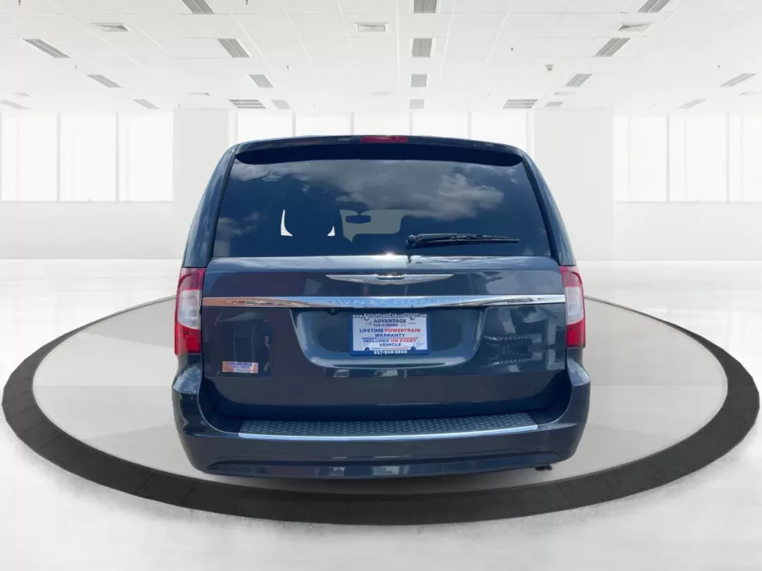 2014 Chrysler Town and Country Touring-L (2C4RC1CG3ER) with an 3.6L V6 DOHC 24V engine, 6-Speed Automatic transmission, located at 1230 East Main St, Xenia, OH, 45385, (937) 908-9800, 39.688026, -83.910172 - **Unleash Family Adventures with the 2014 Chrysler Town and Country Touring-L at Advantage Car and Credit in Fairborn, OH!**<br /> <br /> Are you looking for a versatile vehicle that adapts to your family's ever-changing needs? The 2014 Chrysler Town and Country Touring-L is the perfect blend of - Photo#3