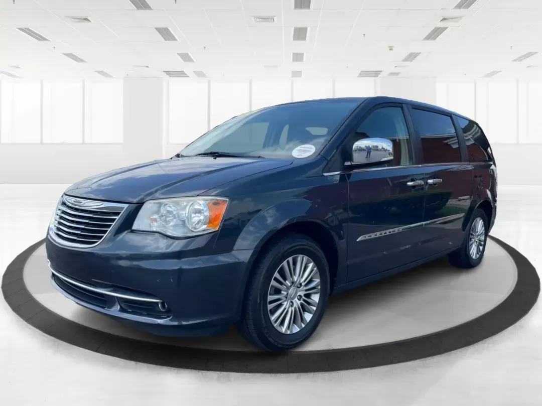 2014 Chrysler Town and Country Touring-L (2C4RC1CG3ER) with an 3.6L V6 DOHC 24V engine, 6-Speed Automatic transmission, located at 1230 East Main St, Xenia, OH, 45385, (937) 908-9800, 39.688026, -83.910172 - **Unleash Family Adventures with the 2014 Chrysler Town and Country Touring-L at Advantage Car and Credit in Fairborn, OH!**<br /> <br /> Are you looking for a versatile vehicle that adapts to your family's ever-changing needs? The 2014 Chrysler Town and Country Touring-L is the perfect blend of - Photo#7