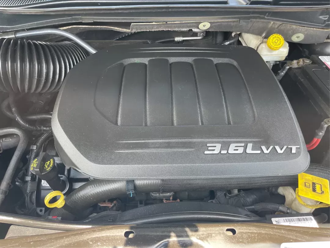 2014 Chrysler Town and Country Touring-L (2C4RC1CG3ER) with an 3.6L V6 DOHC 24V engine, 6-Speed Automatic transmission, located at 1230 East Main St, Xenia, OH, 45385, (937) 908-9800, 39.688026, -83.910172 - **Unleash Family Adventures with the 2014 Chrysler Town and Country Touring-L at Advantage Car and Credit in Fairborn, OH!**<br /> <br /> Are you looking for a versatile vehicle that adapts to your family's ever-changing needs? The 2014 Chrysler Town and Country Touring-L is the perfect blend of - Photo#10