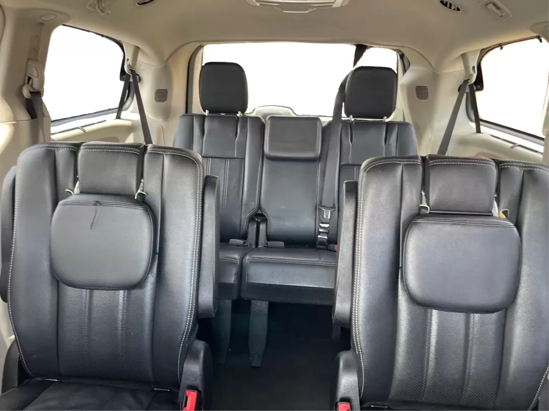 2014 Chrysler Town and Country Touring-L (2C4RC1CG3ER) with an 3.6L V6 DOHC 24V engine, 6-Speed Automatic transmission, located at 1230 East Main St, Xenia, OH, 45385, (937) 908-9800, 39.688026, -83.910172 - **Unleash Family Adventures with the 2014 Chrysler Town and Country Touring-L at Advantage Car and Credit in Fairborn, OH!**<br /> <br /> Are you looking for a versatile vehicle that adapts to your family's ever-changing needs? The 2014 Chrysler Town and Country Touring-L is the perfect blend of - Photo#13