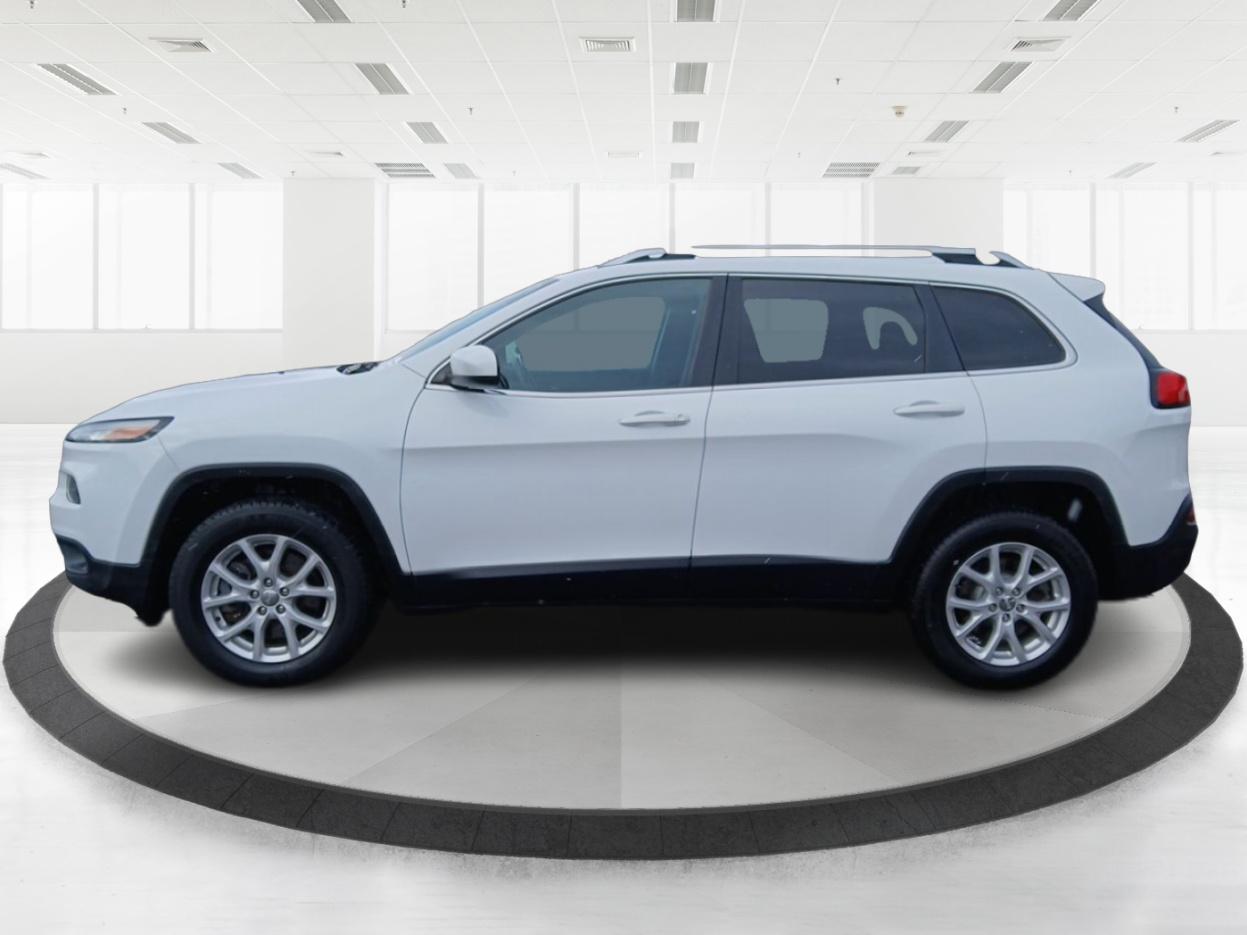 2015 Jeep Cherokee Latitude 4WD (1C4PJMCB6FW) with an 2.4L L4 DOHC 16V engine, 9-Speed Automatic transmission, located at 1099 N County Rd 25A , Troy, OH, 45373, (937) 908-9800, 40.057079, -84.212883 - 2015 Jeep Cherokee Latitude 4WD - Photo#5