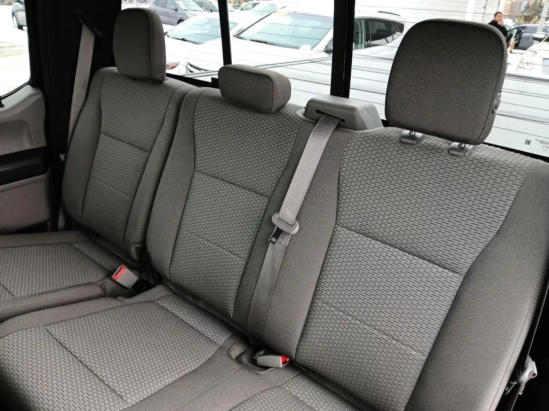 2018 Ford F-150 XLT SuperCrew 5.5-ft. Bed 4WD (1FTEW1E52JF) with an 5.0L V8 OHV 32V engine, 6-Speed Automatic transmission, located at 880 E. National Road, Vandalia, OH, 45377, (937) 908-9800, 39.891918, -84.183594 - One Owner - Photo#9