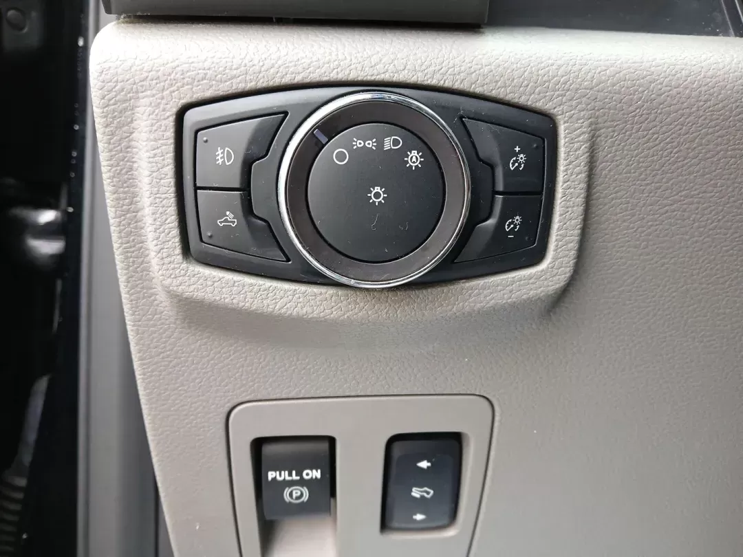 2018 Ford F-150 XLT SuperCrew 5.5-ft. Bed 4WD (1FTEW1E52JF) with an 5.0L V8 OHV 32V engine, 6-Speed Automatic transmission, located at 880 E. National Road, Vandalia, OH, 45377, (937) 908-9800, 39.891918, -84.183594 - One Owner - Photo#15