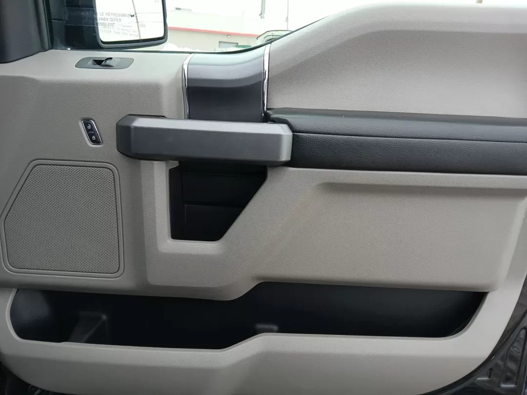 2018 Ford F-150 XLT SuperCrew 5.5-ft. Bed 4WD (1FTEW1E52JF) with an 5.0L V8 OHV 32V engine, 6-Speed Automatic transmission, located at 880 E. National Road, Vandalia, OH, 45377, (937) 908-9800, 39.891918, -84.183594 - One Owner - Photo#18