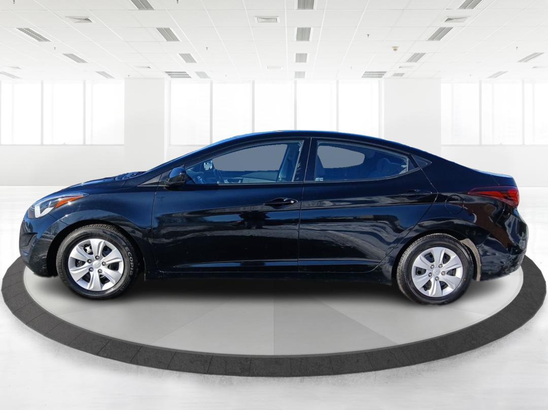 2016 Hyundai Elantra SE 6AT (5NPDH4AE2GH) with an 1.8L L4 DOHC 16V engine, 6-Speed Automatic transmission, located at 880 E. National Road, Vandalia, OH, 45377, (937) 908-9800, 39.891918, -84.183594 - 2016 Hyundai Elantra SE 6AT - Photo#5