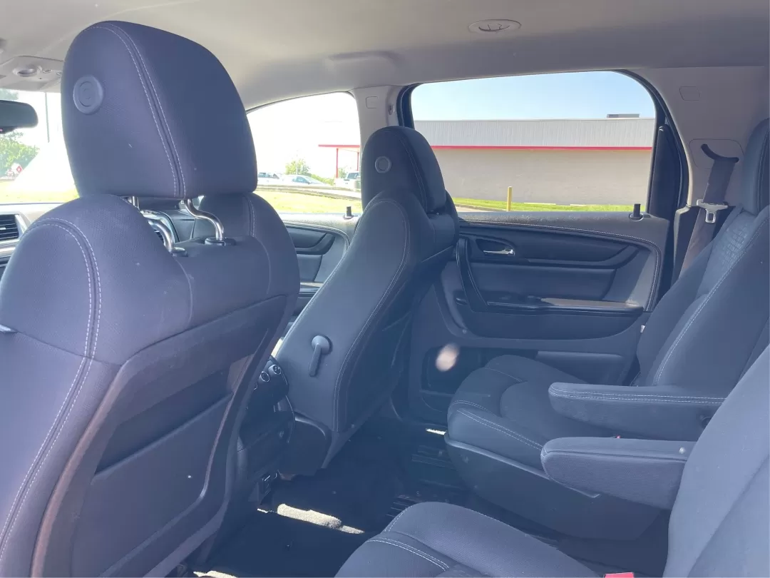 2014 GMC Acadia SLE-2 AWD (1GKKVPKD1EJ) with an 3.6L V6 DOHC 24V engine, 6-Speed Automatic transmission, located at 1099 N County Rd 25A , Troy, OH, 45373, (937) 908-9800, 40.057079, -84.212883 - Photo#9