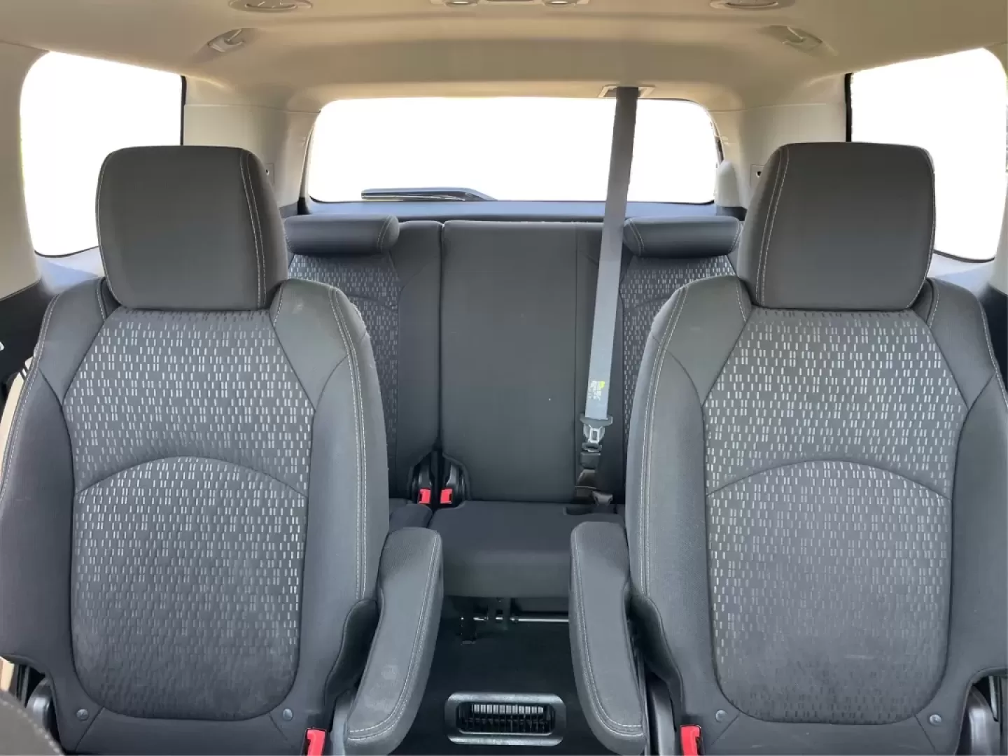 2014 GMC Acadia SLE-2 AWD (1GKKVPKD1EJ) with an 3.6L V6 DOHC 24V engine, 6-Speed Automatic transmission, located at 1099 N County Rd 25A, Troy, OH, 45373, (937) 908-9800, 40.057079, -84.212883 - Photo#13