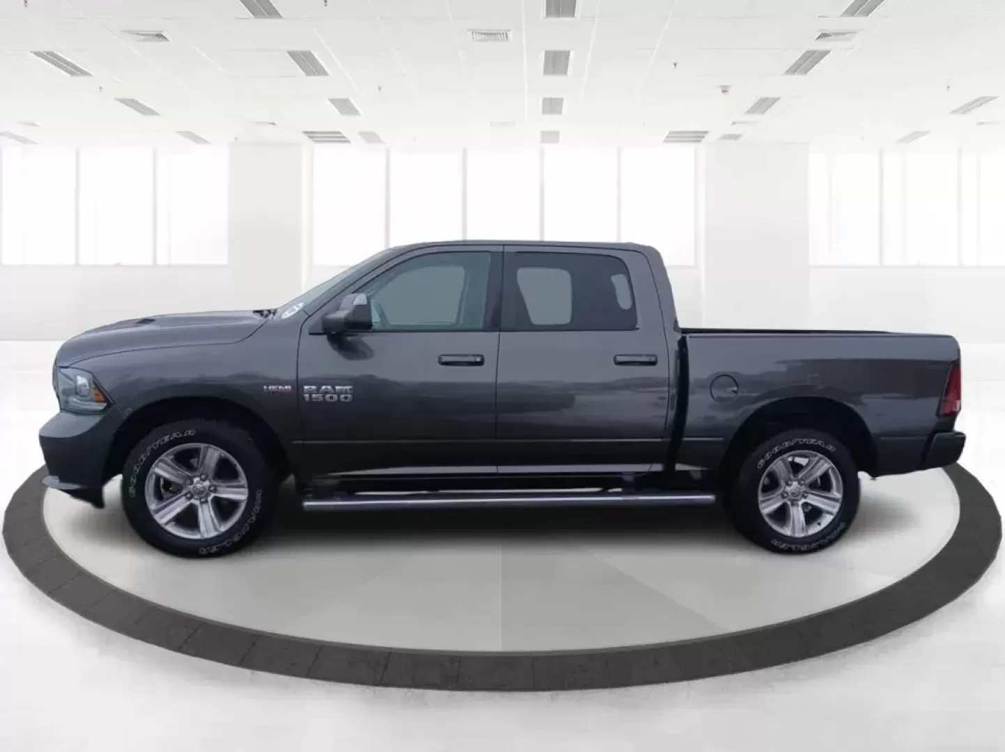 2016 Ram 1500 Sport Crew Cab SWB 4WD (1C6RR7MT8GS) with an 5.7L V8 OHV 16V engine, 8-Speed Automatic transmission, located at 401 Woodman Dr, Riverside, OH, 45431, (937) 908-9800, 39.760899, -84.123421 - 2016 Ram 1500 Sport Crew Cab SWB 4WD - Photo#5