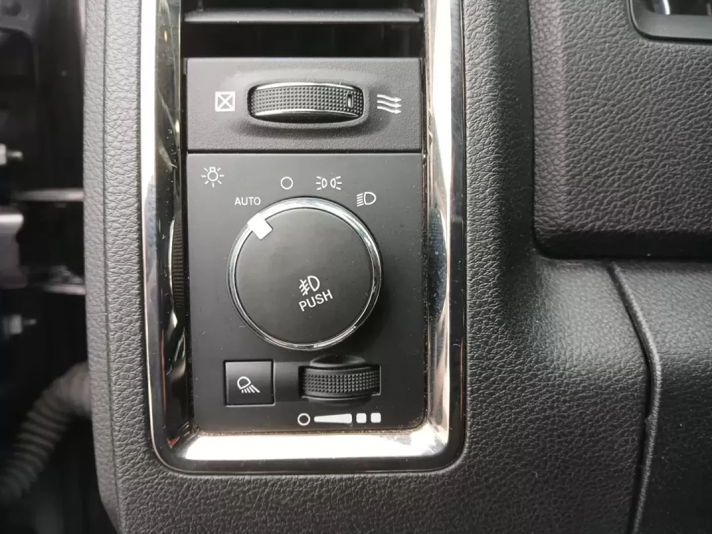 2016 Ram 1500 Sport Crew Cab SWB 4WD (1C6RR7MT8GS) with an 5.7L V8 OHV 16V engine, 8-Speed Automatic transmission, located at 401 Woodman Dr, Riverside, OH, 45431, (937) 908-9800, 39.760899, -84.123421 - 2016 Ram 1500 Sport Crew Cab SWB 4WD - Photo#15