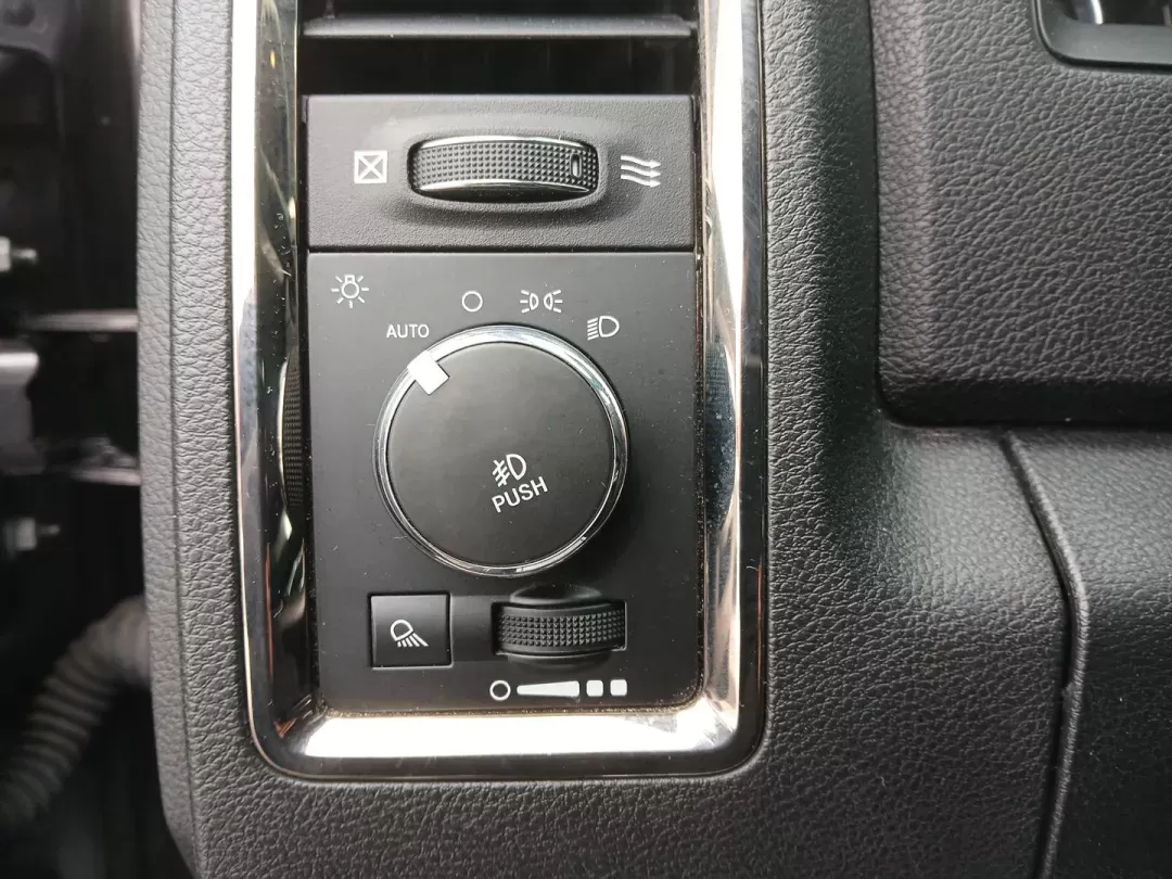 2016 Ram 1500 Sport Crew Cab SWB 4WD (1C6RR7MT8GS) with an 5.7L V8 OHV 16V engine, 8-Speed Automatic transmission, located at 8750 N County Rd 25A, Piqua, OH, 45356, (937) 908-9800, 40.164391, -84.232513 - Photo#15