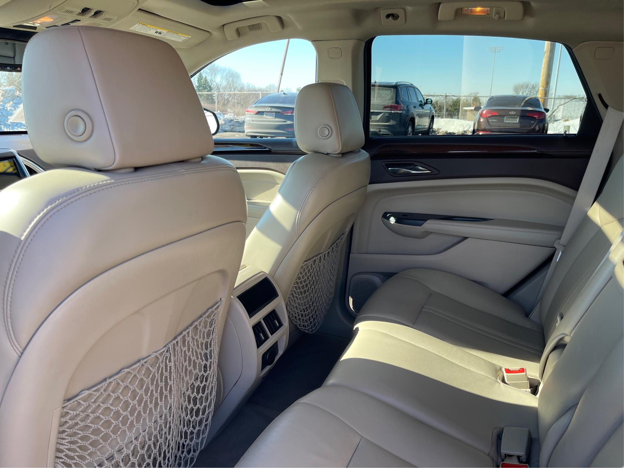 2013 Cadillac SRX AWD Luxury Collection (3GYFNGE32DS) with an 3.6L V6 DOHC 24V FFV engine, 6-Speed Automatic transmission, located at 1184 Kauffman Ave, Fairborn, OH, 45324, (937) 908-9800, 39.807072, -84.030914 - 2013 Cadillac SRX AWD Luxury Collection - Photo#8