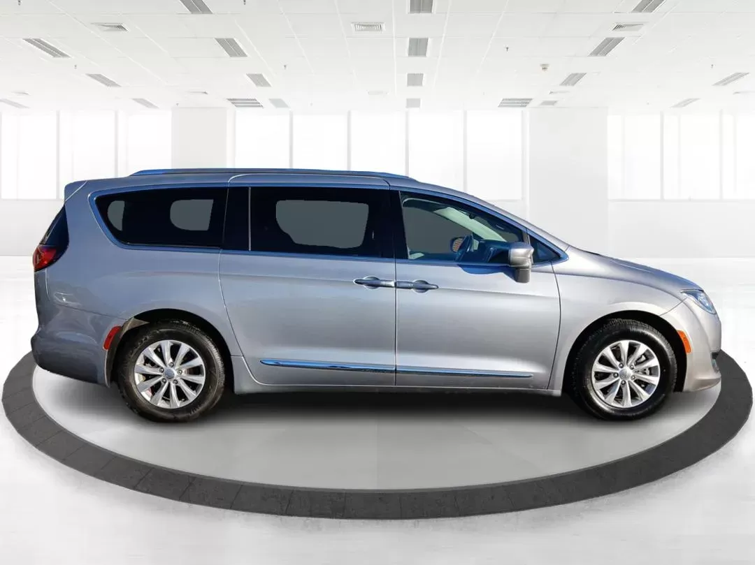 photo of 2019 Chrysler Pacifica Touring-L