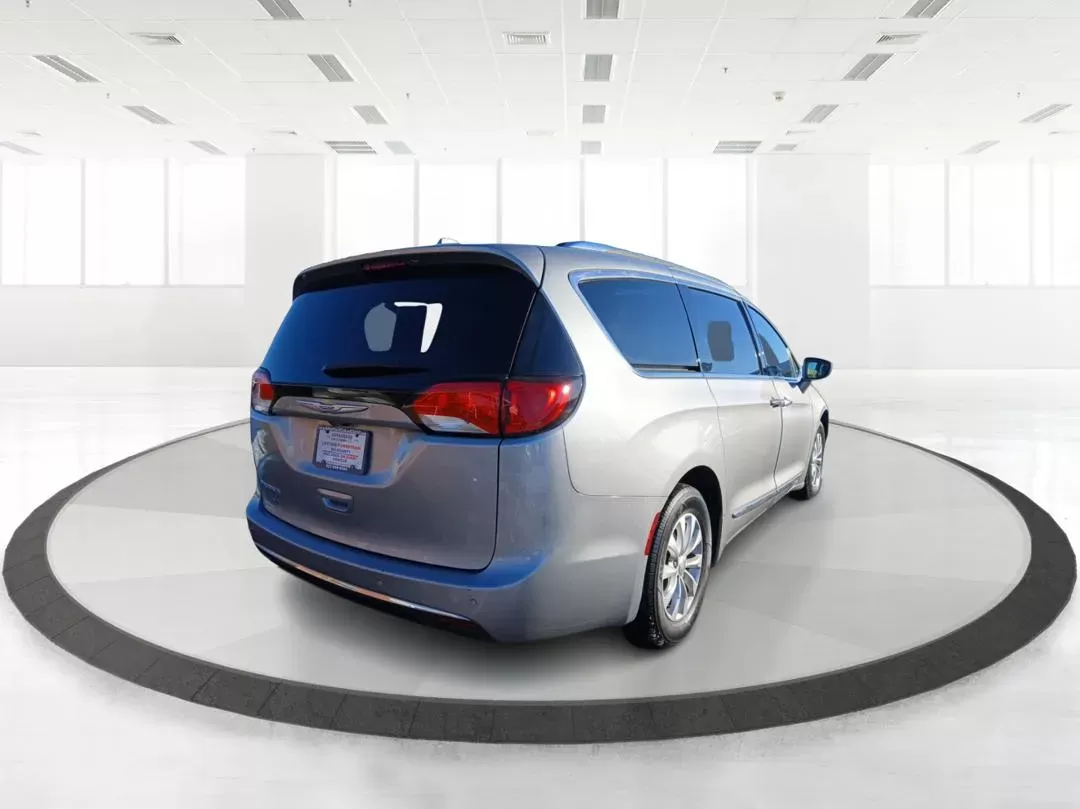 2019 Chrysler Pacifica Touring-L (2C4RC1BG5KR) with an 3.6L V6 DOHC 24V engine, 9-Speed Automatic transmission, located at 1230 East Main St, Xenia, OH, 45385, (937) 908-9800, 39.688026, -83.910172 - 2019 Chrysler Pacifica Touring-L - Photo#2