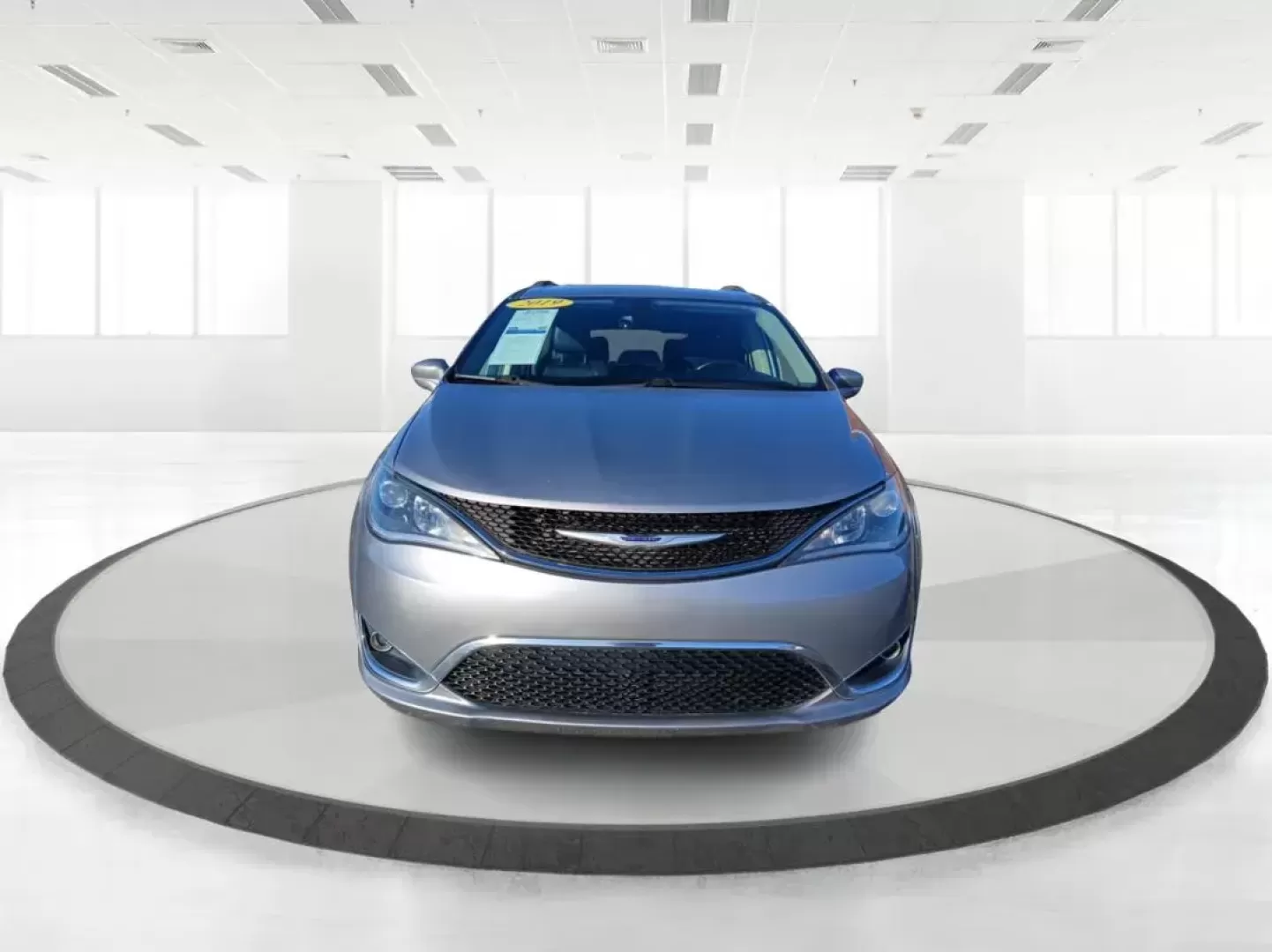 2019 Chrysler Pacifica Touring-L (2C4RC1BG5KR) with an 3.6L V6 DOHC 24V engine, 9-Speed Automatic transmission, located at 1230 East Main St, Xenia, OH, 45385, (937) 908-9800, 39.688026, -83.910172 - 2019 Chrysler Pacifica Touring-L - Photo#6