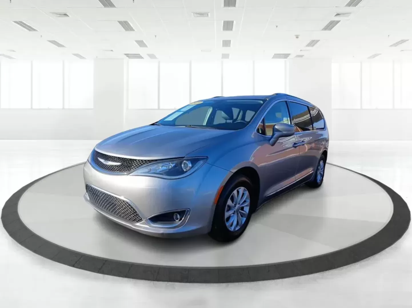 2019 Chrysler Pacifica Touring-L (2C4RC1BG5KR) with an 3.6L V6 DOHC 24V engine, 9-Speed Automatic transmission, located at 1230 East Main St, Xenia, OH, 45385, (937) 908-9800, 39.688026, -83.910172 - 2019 Chrysler Pacifica Touring-L - Photo#7
