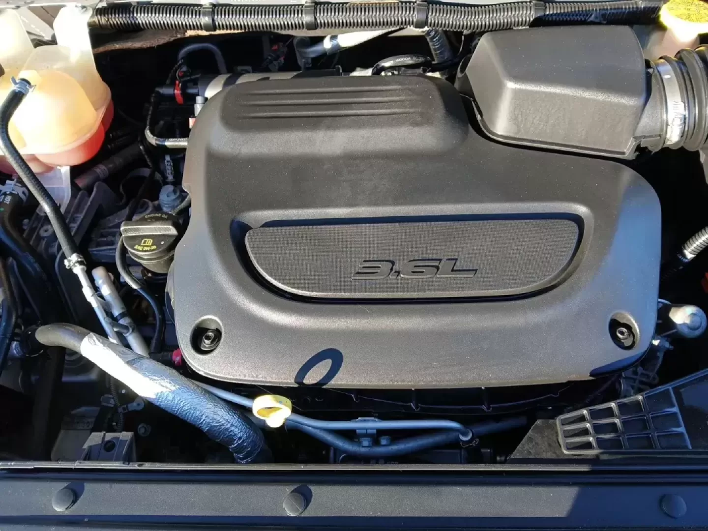 2019 Chrysler Pacifica Touring-L (2C4RC1BG5KR) with an 3.6L V6 DOHC 24V engine, 9-Speed Automatic transmission, located at 1230 East Main St, Xenia, OH, 45385, (937) 908-9800, 39.688026, -83.910172 - 2019 Chrysler Pacifica Touring-L - Photo#10