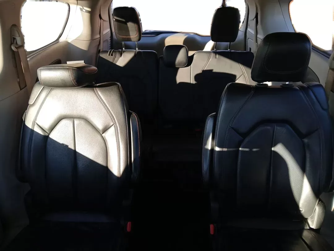 2019 Chrysler Pacifica Touring-L (2C4RC1BG5KR) with an 3.6L V6 DOHC 24V engine, 9-Speed Automatic transmission, located at 1230 East Main St, Xenia, OH, 45385, (937) 908-9800, 39.688026, -83.910172 - 2019 Chrysler Pacifica Touring-L - Photo#13