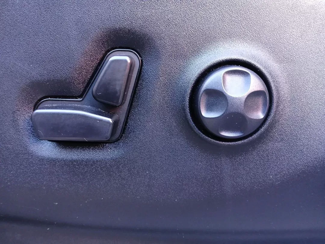 2019 Chrysler Pacifica Touring-L (2C4RC1BG5KR) with an 3.6L V6 DOHC 24V engine, 9-Speed Automatic transmission, located at 1230 East Main St, Xenia, OH, 45385, (937) 908-9800, 39.688026, -83.910172 - 2019 Chrysler Pacifica Touring-L - Photo#17