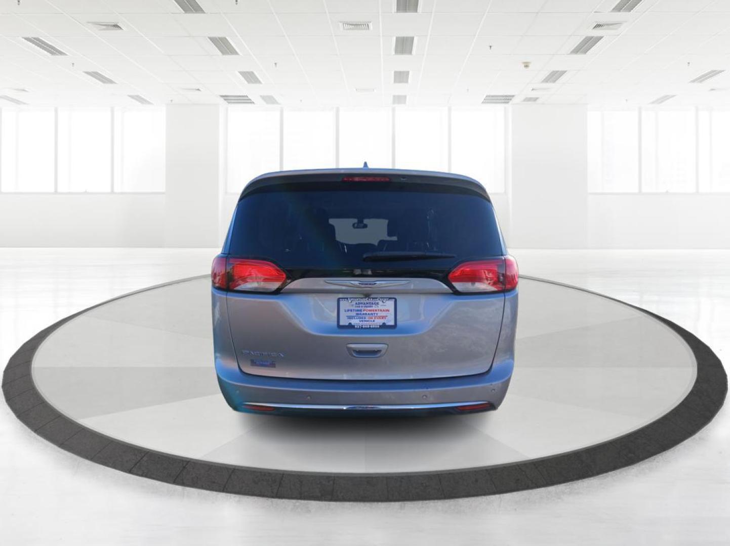 2019 Chrysler Pacifica Touring-L (2C4RC1BG5KR) with an 3.6L V6 DOHC 24V engine, 9-Speed Automatic transmission, located at 401 Woodman Dr, Riverside, OH, 45431, (937) 908-9800, 39.760899, -84.123421 - Photo#3