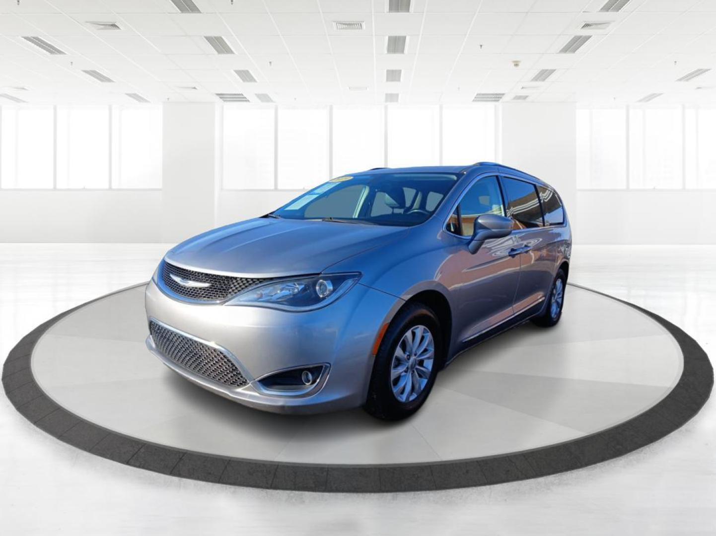 2019 Chrysler Pacifica Touring-L (2C4RC1BG5KR) with an 3.6L V6 DOHC 24V engine, 9-Speed Automatic transmission, located at 401 Woodman Dr, Riverside, OH, 45431, (937) 908-9800, 39.760899, -84.123421 - Photo#7