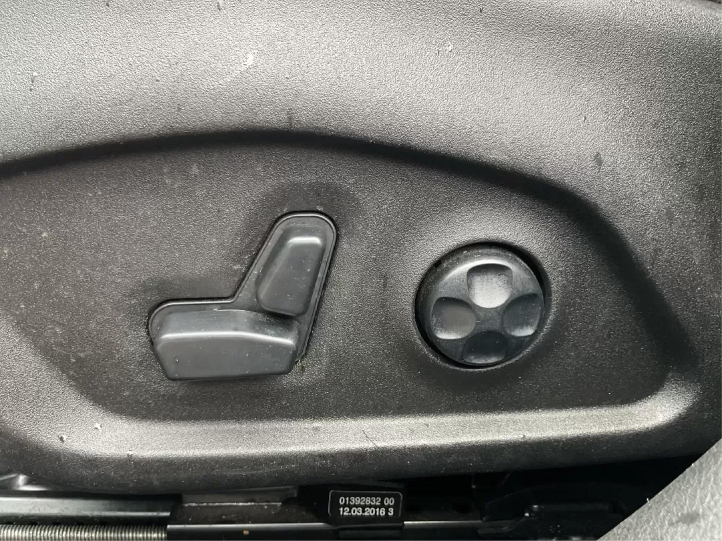 2016 Jeep Renegade Limited (ZACCJADT7GP) with an Tigershark MultiAir 2.4L I-4 variable valve contro engine, located at 880 E. National Road, Vandalia, OH, 45377, (937) 908-9800, 39.891918, -84.183594 - **Adventure Awaits with the 2016 Jeep Renegade Limited Your Perfect Partner for Every Journey!**<br /> <br /> Are you ready to elevate your lifestyle with an adventure-ready vehicle? Whether you're navigating the bustling streets of Fairborn, OH, or hitting the scenic backroads, the 2016 Jeep Reneg - Photo#17