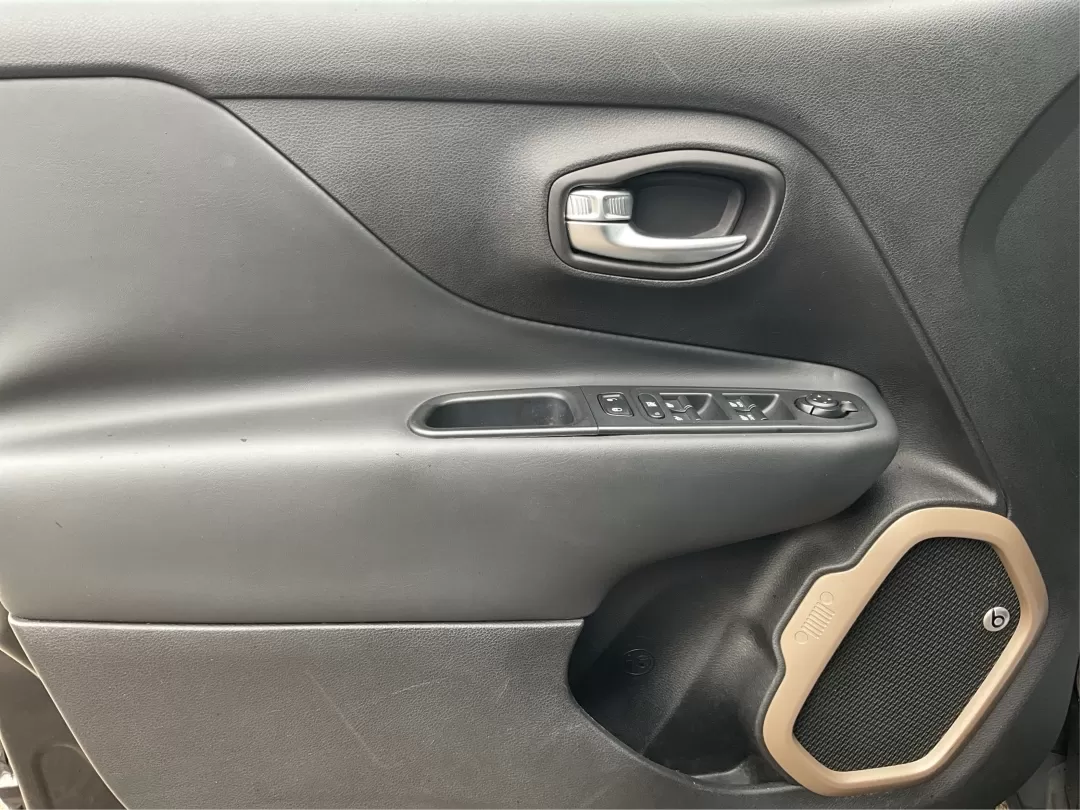 2016 Jeep Renegade Limited (ZACCJADT7GP) with an Tigershark MultiAir 2.4L I-4 variable valve contro engine, located at 880 E. National Road, Vandalia, OH, 45377, (937) 908-9800, 39.891918, -84.183594 - Photo#18