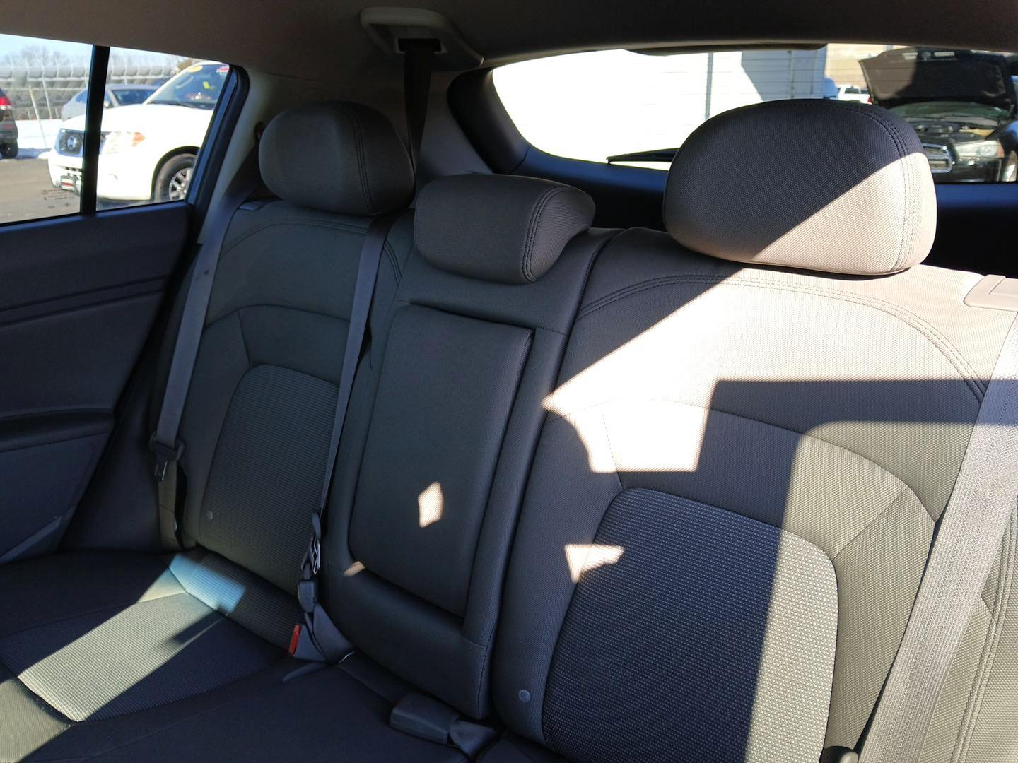 2015 Kia Sportage LX AWD (KNDPBCAC0F7) with an 2.4L V6 DOHC 24V engine, 6-Speed Automatic transmission, located at 401 Woodman Dr, Riverside, OH, 45431, (937) 908-9800, 39.760899, -84.123421 - Photo#9
