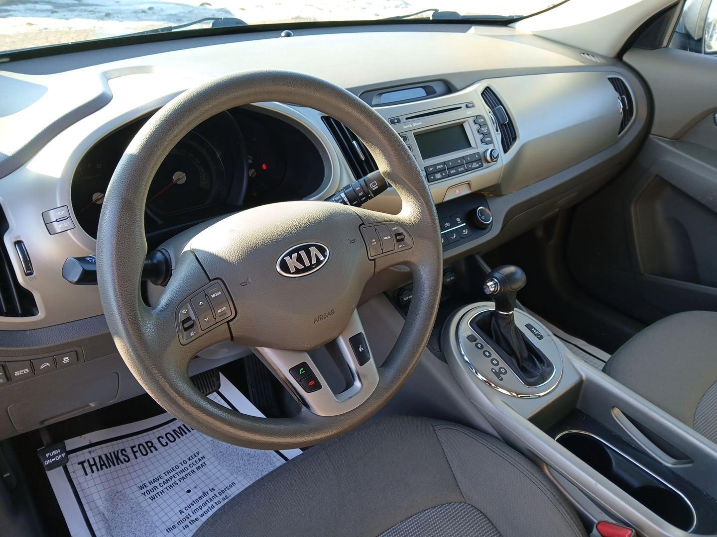 2015 Kia Sportage LX AWD (KNDPBCAC0F7) with an 2.4L V6 DOHC 24V engine, 6-Speed Automatic transmission, located at 401 Woodman Dr, Riverside, OH, 45431, (937) 908-9800, 39.760899, -84.123421 - Photo#8